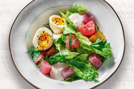 Салат с тунцом