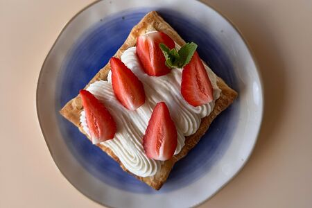 Слойка, ягоды, крем-чиз