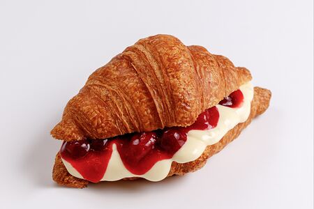 Круассан ягодный