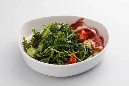 Салат с копченой уткой