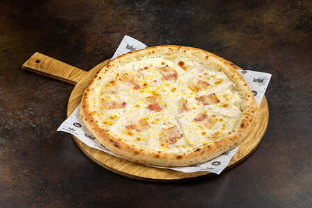 Пицца с курицей и беконом