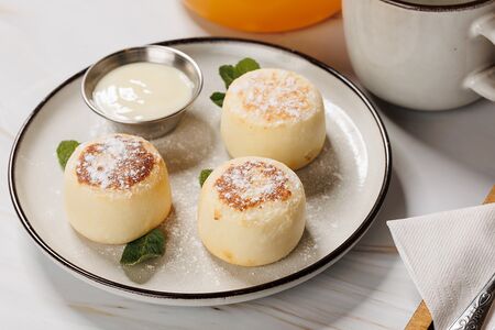 Домашние сырники с топпингом