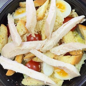 Салат Цезарь с курицей