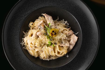 Фетучини с курицей и грибами