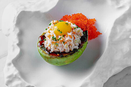 Камчатский краб с огурцом и соусом айоли