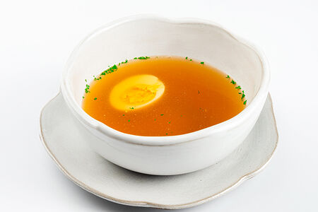 Куриный бульон с яйцом