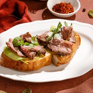 Брускетта с ростбифом