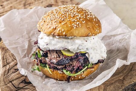 Бургер с брискетом 