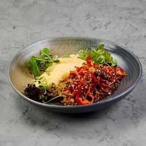 Говядина по-тайски с овощами и пюре из картофеля