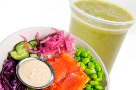 Боул Малосольный лосось и смузи Киви-яблоко-банан