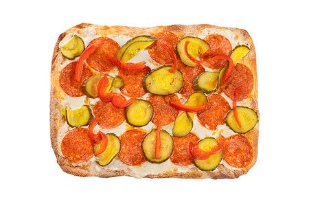 Пеперони с маринованными огурчиками