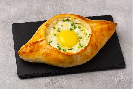 Хачапури с зеленым луком