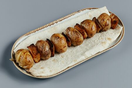 Бэби-картофель с салом