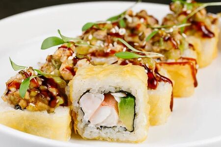 Хрустящий ролл с креветками и угрём