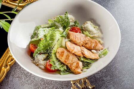 Цезарь с куриным филе