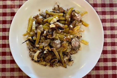 Запеченный картофель с куриным филе и грибами