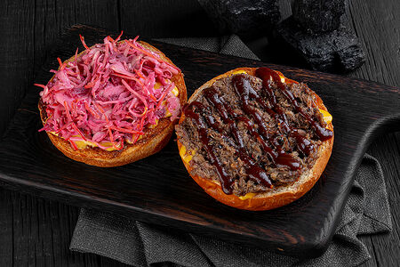 Бургер с рваной говядиной