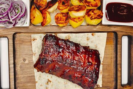 Свиные ребра на мангале BBQ 