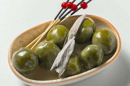 Сицилийские оливки с маслом шалфей-лемонграсс