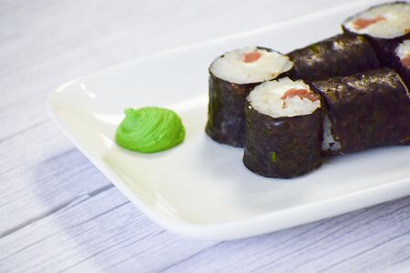 Мини-ролл с тунцом