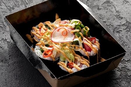 Острый ролл с тунцом и зелёным луком