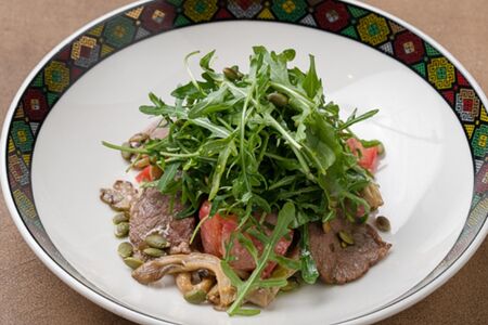 Салат телятина с грибами