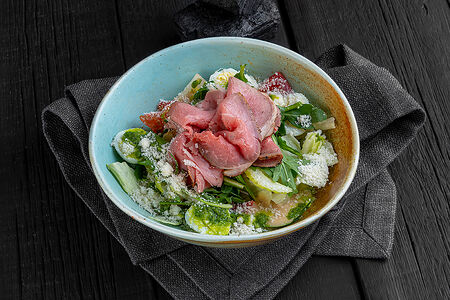 Салат с мраморной говядиной