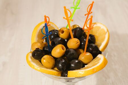 Оливки и маслины