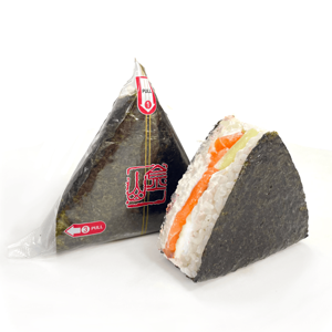 Онигири с лососем