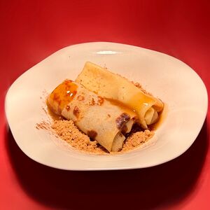 Блинчики с яблоком и соленой карамелью