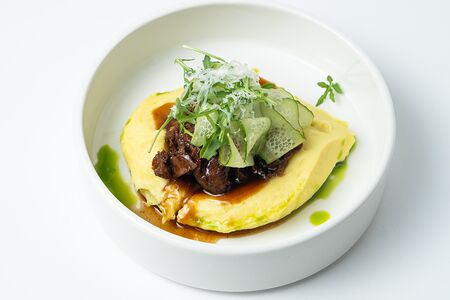 Говяжьи щеки с картофельным пюре