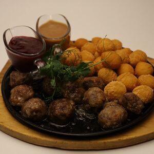 Фрикадельки с картофельными шариками