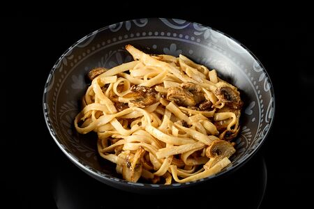 Wok со свежими опятами и шампиньонами