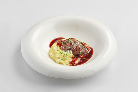 Телячьи щечки с трюфельным пюре