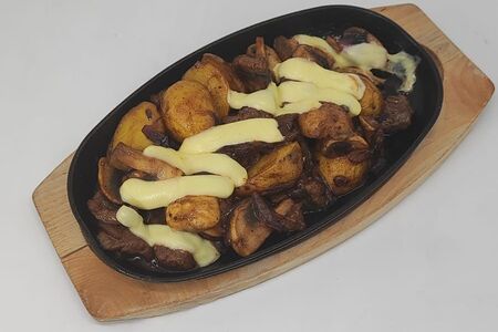 Запечённая говядина с картофелем и грибами