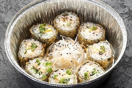 Тёплый ролл со снежным крабом и дайконом