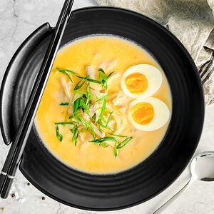 Сырный рамён с курочкой