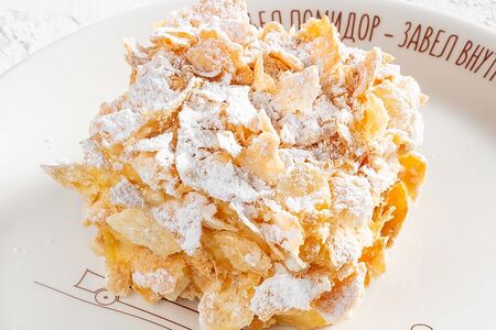 Наполеон с карамелизованной грушей