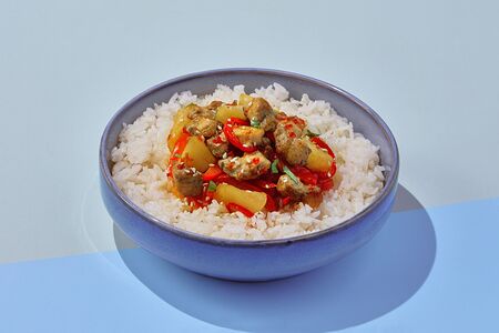 Курица с ананасами и сладким чили