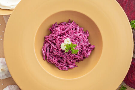 Салат из свеклы с чесноком 