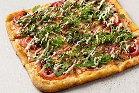 Римская пицца с мясным ассорти