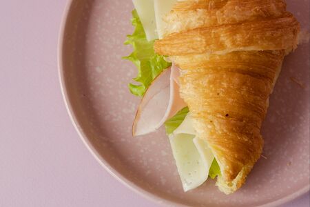 Круассан с ветчиной и сыром 