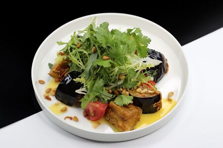 Салат с баклажанами и томатами 