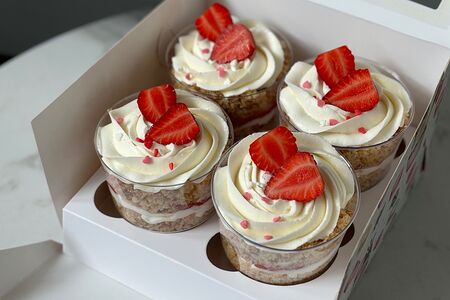 Сливочный трайфл с ягодным конфи