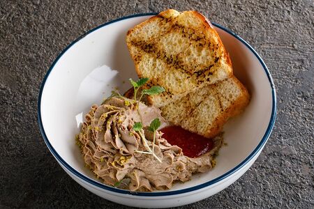 Паштет из куриной печени с вареньем из томатов