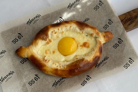 Хачапури по-аджарски с яйцом