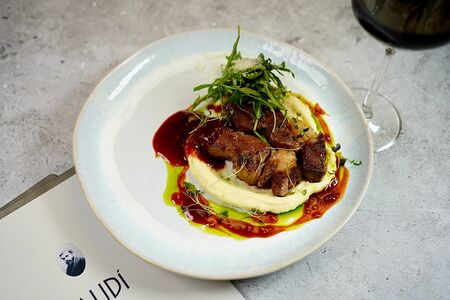 Стейк по-испански с ананасовым кетчупом и картофельным пюре