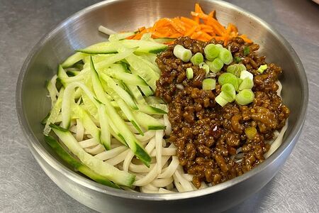 Рубленая свинина с лапшой