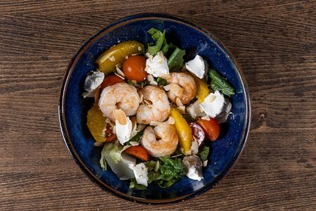 Салат с креветками