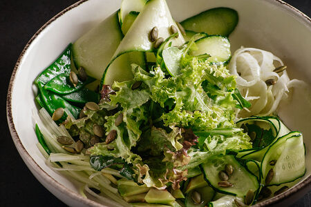 Фреш салат с тыквенными семечками